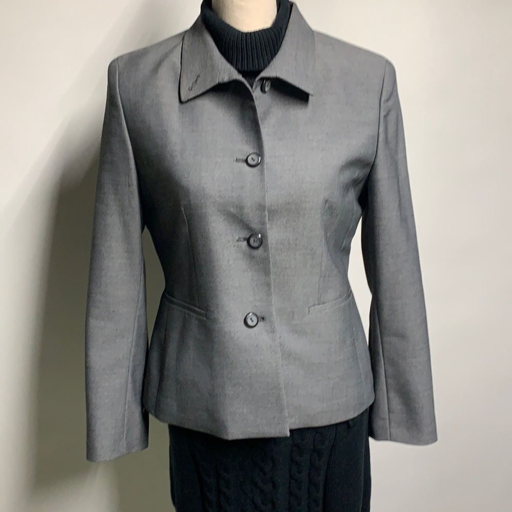Women’s pretty gray blazer